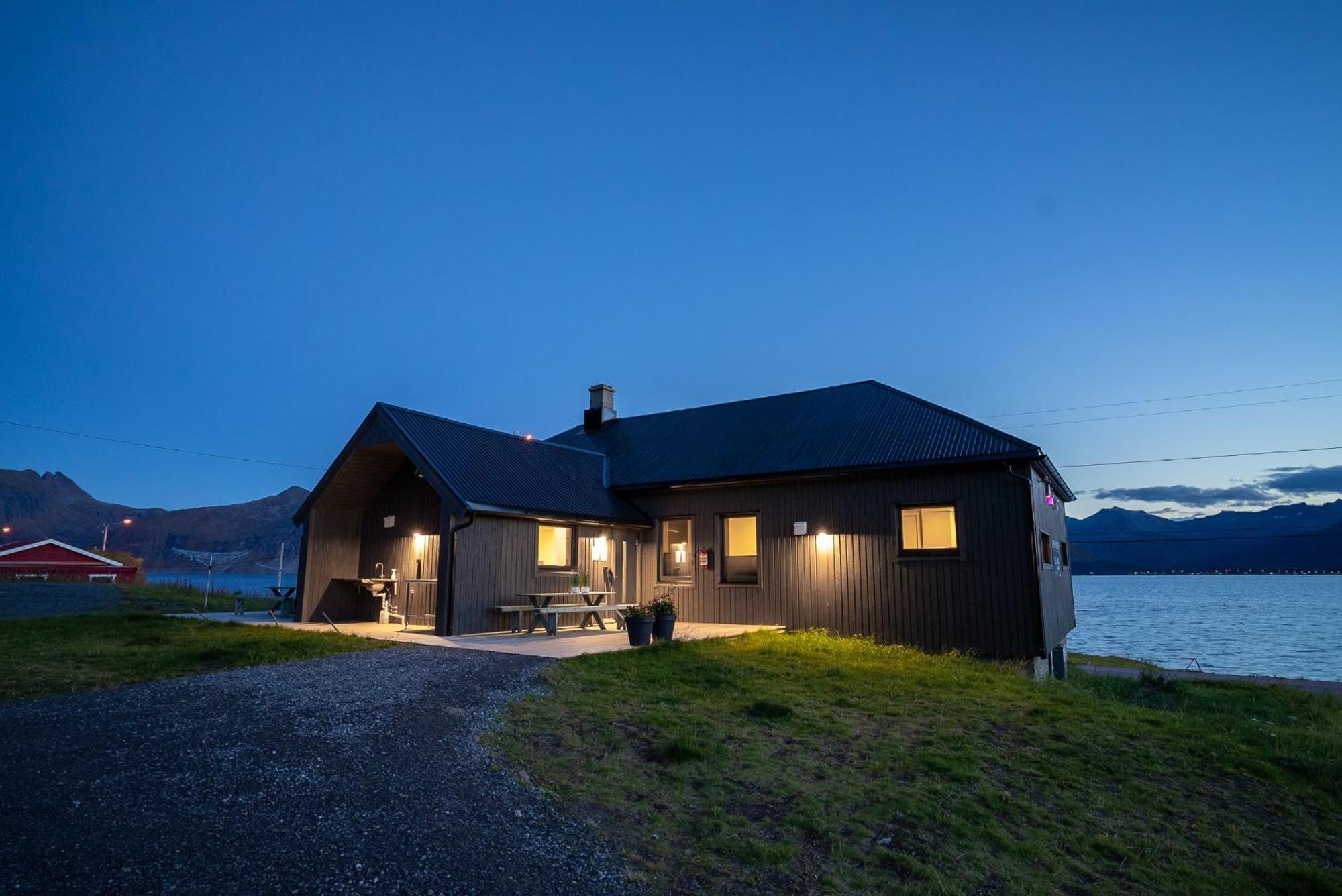 Bedehuset Basecamp Senja Hotel Skaland Exterior foto